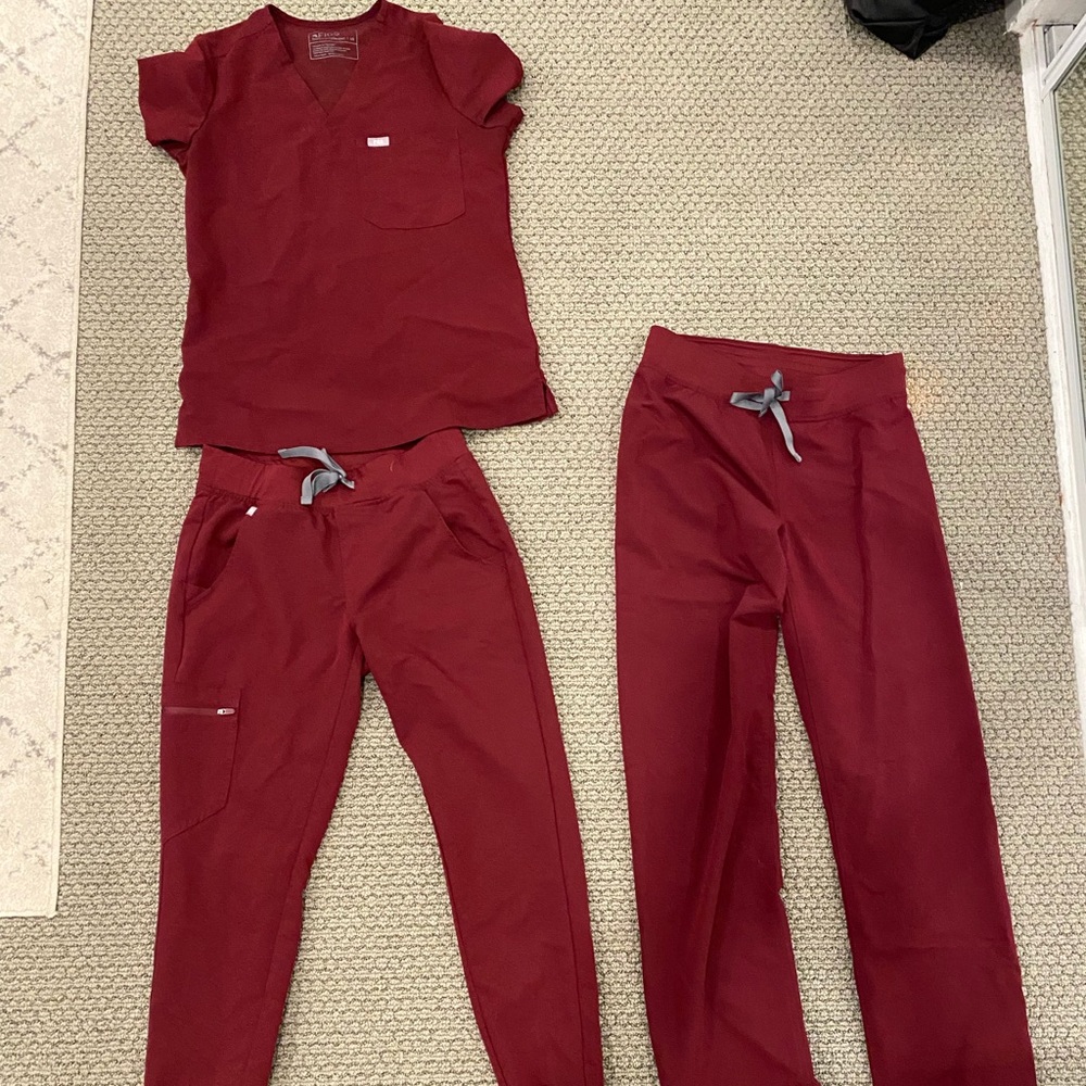 BURGUNDY FIGS CATARINA TOP AND TWO BOTTOMS (ZAMORA AND LIVINGSTON )
